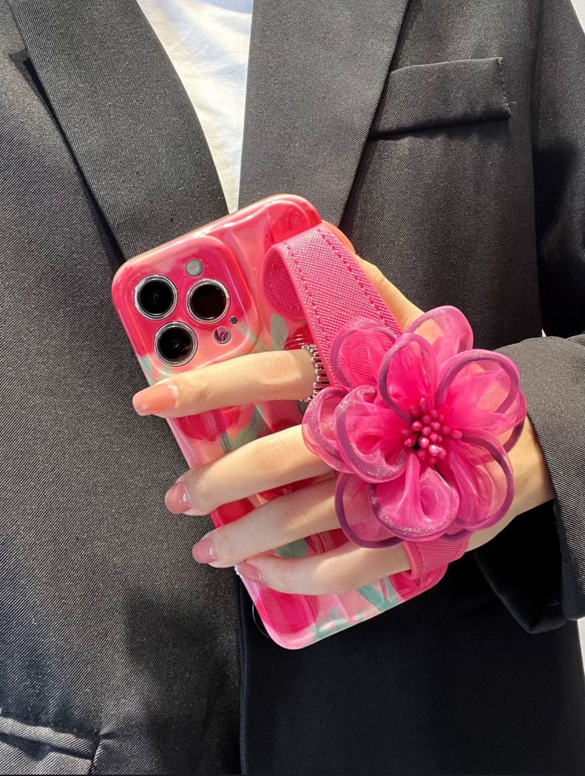 Blossom Charm Tulip Strap Case