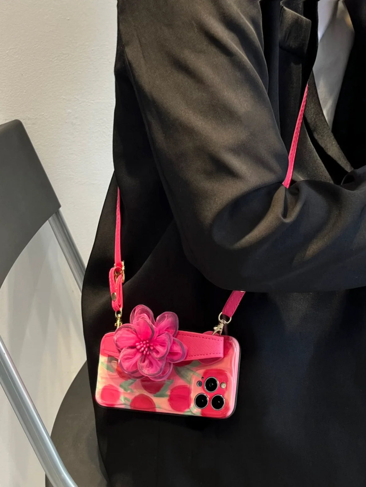 Blossom Charm Tulip Strap Case