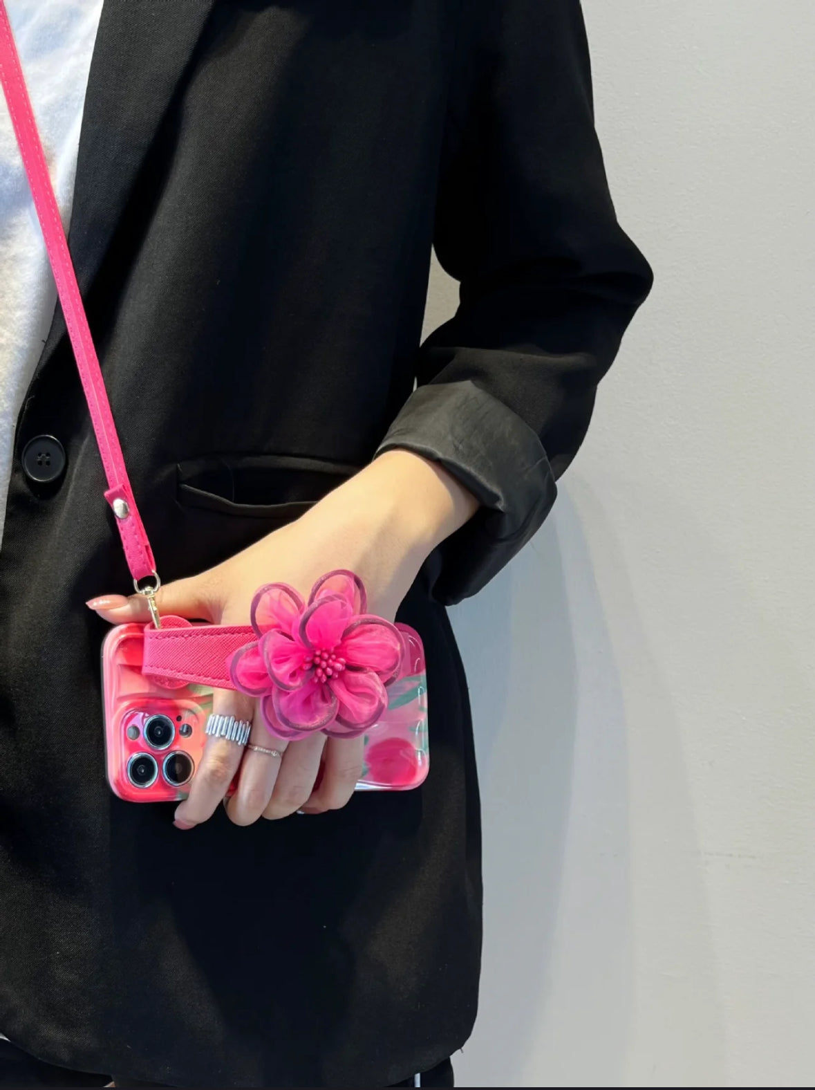 Blossom Charm Tulip Strap Case