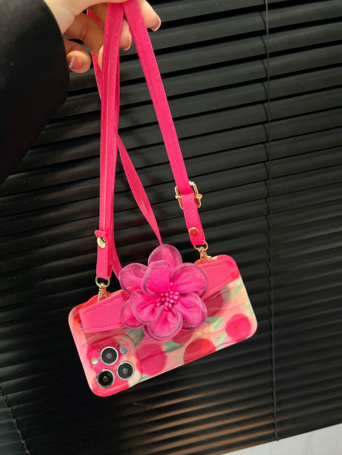 Blossom Charm Tulip Strap Case