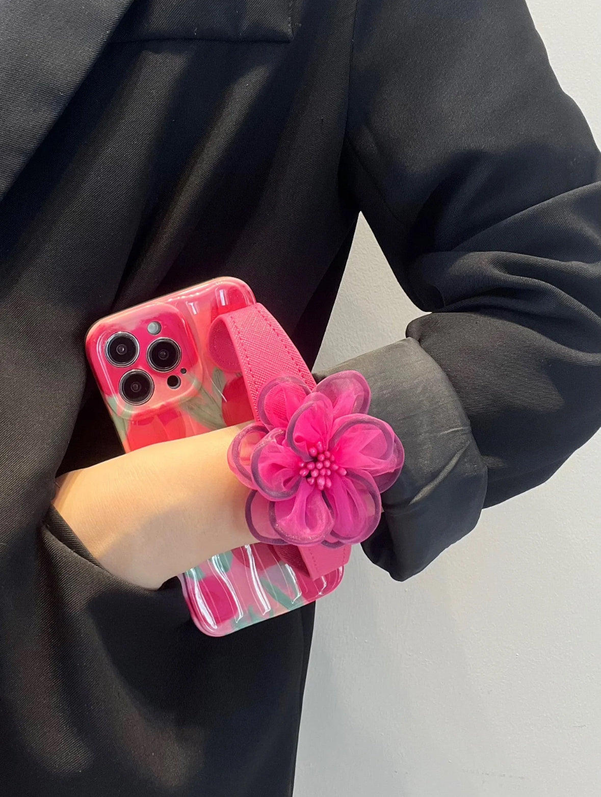 Blossom Charm Tulip Strap Case