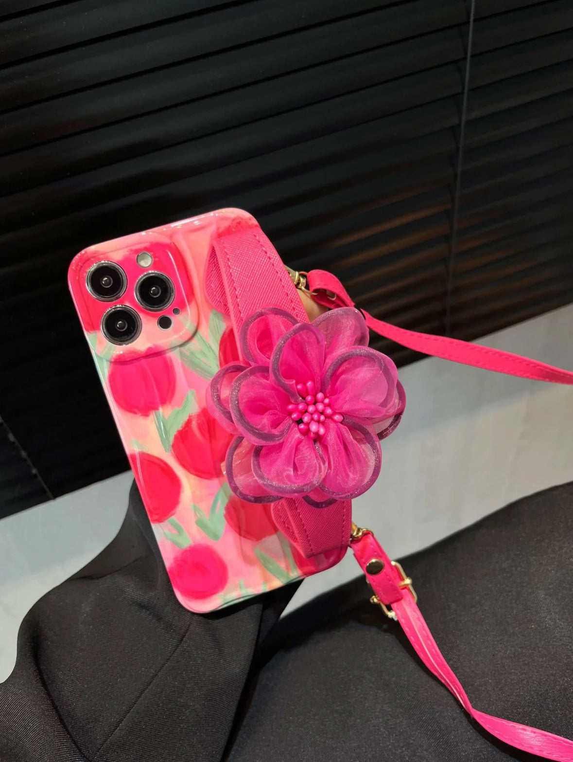 Blossom Charm Tulip Strap Case